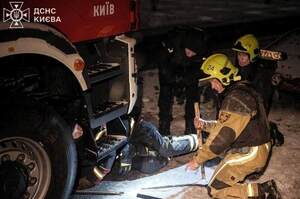 Водолази ДСНС шість днів поспіль ремонтували пошкодження в затопленій ТЕЦ у Києві Водолази ДСНС шість днів поспіль ремонтували пошкодження в затопленій ТЕЦ у Києві