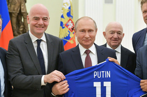 Президент ФІФА і друг Трампа закликає скасувати заборону на участь росії у футбольних чемпіонатах Президент ФІФА і друг Трампа закликає скасувати заборону на участь росії у футбольних чемпіонатах