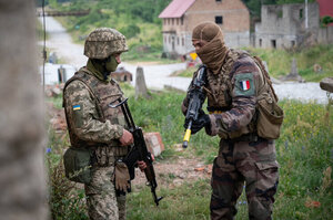 Зеленський пояснив, де має бути миротворчий контингент Зеленський пояснив, де має бути миротворчий контингент