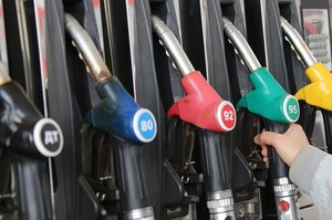 Мережі Socar, WOG та ОККО змінили цінники на дизельне пальне та бензин Мережі Socar, WOG та ОККО змінили цінники на дизельне пальне та бензин