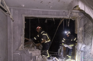 рф вдарила ракетою по багатоповерхівці в Харкові: є постраждалі рф вдарила ракетою по багатоповерхівці в Харкові: є постраждалі