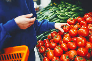 В Україні подорожчали тепличні помідори: ціни зросли до 160 грн/кг В Україні подорожчали тепличні помідори: ціни зросли до 160 грн/кг