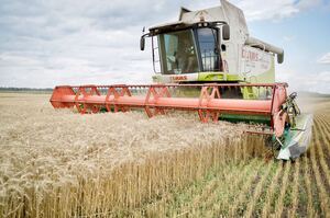 Фермерам у зоні бойових дій компенсуватимуть до 40% вартості техніки Фермерам у зоні бойових дій компенсуватимуть до 40% вартості техніки