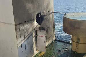 росіяни вдарили по торговельному судну в Чорному морі росіяни вдарили по торговельному судну в Чорному морі