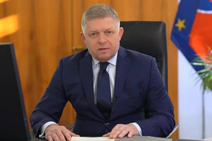 Орбан допомагав Фіцо виграти вибори, навмисно привозячи до кордону мігрантів – словацька опозиція Орбан допомагав Фіцо виграти вибори, навмисно привозячи до кордону мігрантів – словацька опозиція