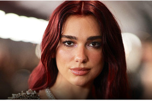 ������ ������� ��������� ������: Dua Lipa ���������� �� ����� ����� ��� ���