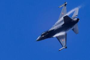 �������� ����� F-16 ���������� ����� ��� GPS ����� ������� ���
