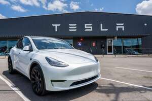 Tesla перевершила прогнози: квартальні поставки наблизилися до півмільйона електрокарів Tesla перевершила прогнози: квартальні поставки наблизилися до півмільйона електрокарів