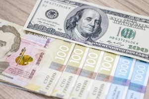 Гривня зміцнюється: НБУ знизив курс долара та євро на 10 серпня Гривня зміцнюється: НБУ знизив курс долара та євро на 10 серпня