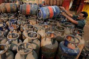 Індія нарощує виробництво скрапленого газу через ризик дефіциту Індія нарощує виробництво скрапленого газу через ризик дефіциту