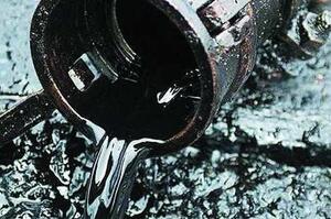 Україна рекордно обвалила переробку нафти на росії: дефіцит бензину дістався до Москви Україна рекордно обвалила переробку нафти на росії: дефіцит бензину дістався до Москви