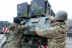 Україна просить дозволити витратити європейські гроші на американську зброю Україна просить дозволити витратити європейські гроші на американську зброю