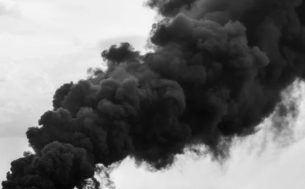 Ворожа атака пошкодила один із найбільших фармацевтичних складів України на Київщині Ворожа атака пошкодила один із найбільших фармацевтичних складів України на Київщині