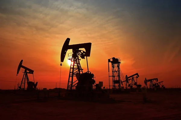 Ціни на нафту продовжують зростати після ударів США та Ірану по танкерах Ціни на нафту продовжують зростати після ударів США та Ірану по танкерах