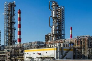Українські дрони зупинили роботу російського НПЗ, який постачає пальне Москві Українські дрони зупинили роботу російського НПЗ, який постачає пальне Москві
