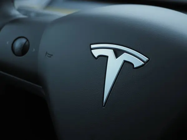 Tesla представить друге покоління Roadster 1 жовтня 2026 року Tesla представить друге покоління Roadster 1 жовтня 2026 року