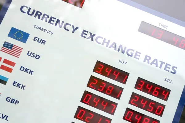 НБУ підвищив офіційний курс долара до 44,66 грн НБУ підвищив офіційний курс долара до 44,66 грн