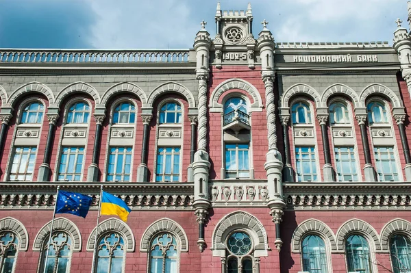 НБУ пояснив уповільнення економіки посиленням атак рф на логістику та бізнес НБУ пояснив уповільнення економіки посиленням атак рф на логістику та бізнес