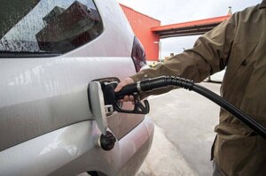 У рф стрімко впали біржові продажі пального після зупинки трьох НПЗ У рф стрімко впали біржові продажі пального після зупинки трьох НПЗ