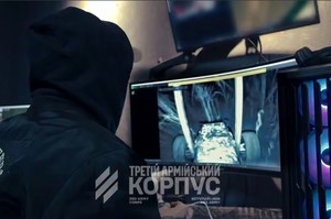 Україна вперше висадила десант бойових роботів у тил рф: їх доставили бомберами на понад 10 км Україна вперше висадила десант бойових роботів у тил рф: їх доставили бомберами на понад 10 км