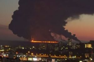 Біля берегів Сочі масштабна пожежа на судні Біля берегів Сочі масштабна пожежа на судні
