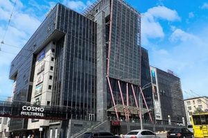 ТРЦ Cosmo Multimall частково відновив роботу після російського удару ТРЦ Cosmo Multimall частково відновив роботу після російського удару