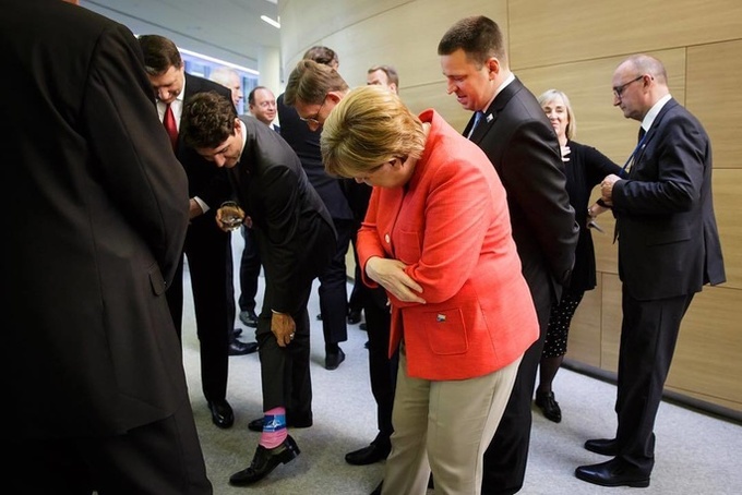 Шкарпетки Трюдо, морозиво з «чубчиком» Трампа – як політики розважалися на саміті НАТО