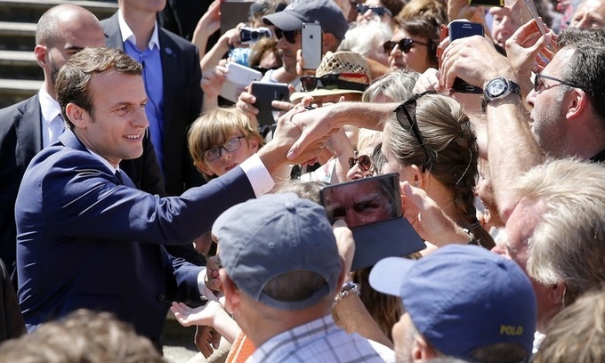 Екзит-поли на французьких виборах віддають впевнену перемогу партії Макрона