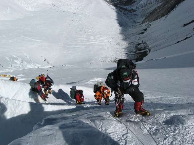 Уряд Непалу збирається переміряти висоту Евересту