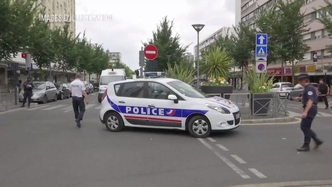 У Франції поліція попередила замах на президента Макрона