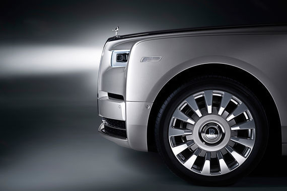 Rolls-Royce представив Phantom VIII – найдорожчий та найбільший автомобіль у світі