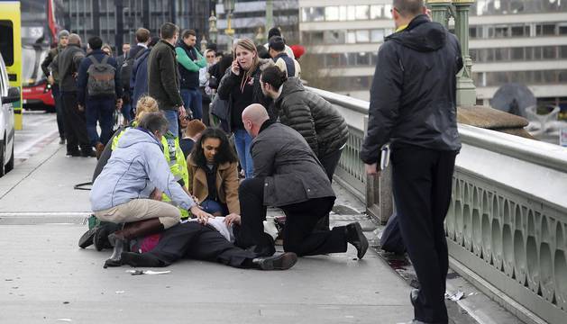 Стрілянина біля стін Британського парламенту: є загиблі й поранені