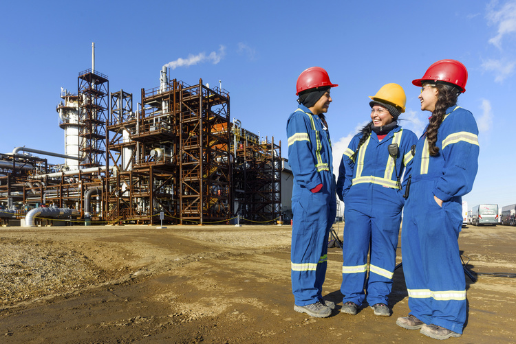 Енергійний гендер: скільки жінок працюють у нафтогазових компаніях світу