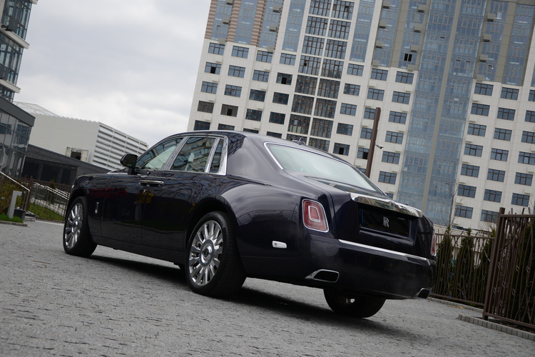 Тест-драйв Rolls Royce Phantom: как автомобиль меняет поведение владельца
