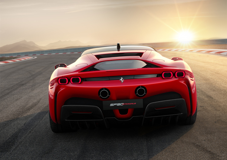 Презентация Ferrari SF90 Stradale: четыре мотора, передний привод и 1000 сил