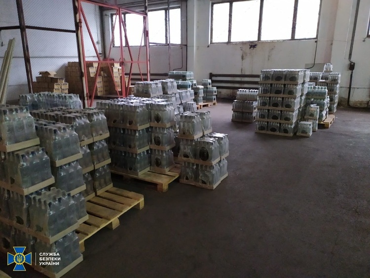 СБУ розкрила масштабну схему поставок контрафактного алкоголю в різні області України