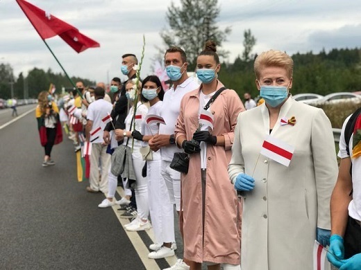 Сотні тисяч білорусів вийшли на акції протесту в Мінську та по всій країні (ФОТО)