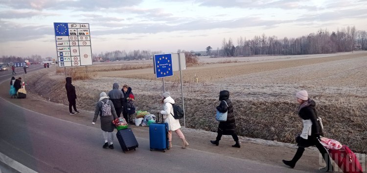 Українські біженці в Польщі: як живуть та чи збираються повертатися
