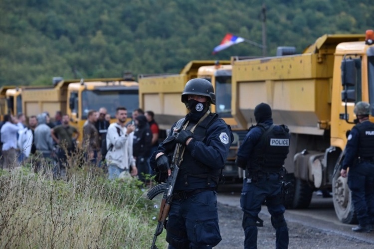 Сирени, стрілянина та барикади: що сталося в регіоні Сербія – Косово