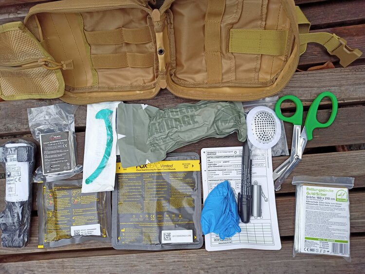 Українські ліки на фронті: що можна знайти в аптечках військових та рюкзаках медиків