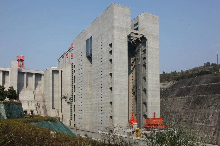 Відновлення Каховської ГЕС: що можна збудувати на місці зруйнованої станції