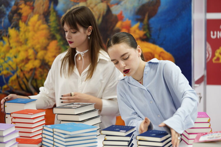 KyivBookFest зібрав понад 800000 гривень на друк професійних книг для військових