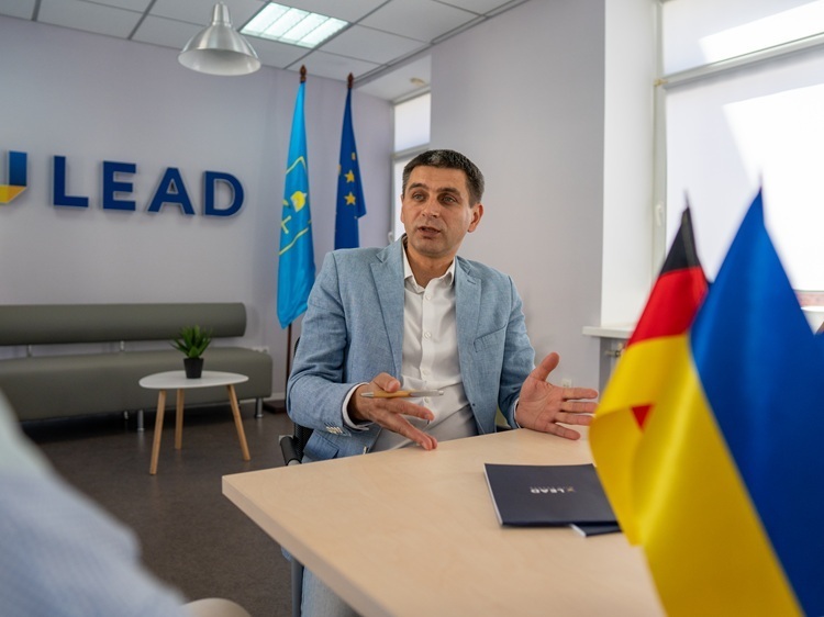   U-LEAD     :            