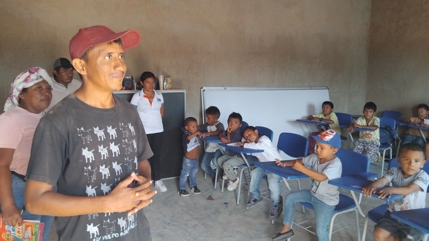 Керівники топових нафтогазових компаній паралельно обіймають посади у впливових природоохоронних організаціях і наукових та освітніх установах. Наприклад, незалежна невиконавча директорка British petroleum Мелоді Маєр – членкиня опікунської ради Трініті університету, а заступник голови правління «Газпрому» Олег Аксютін і незалежний директор «Роснєфті» Алєксандр Накіпєлов мають вищі наукові ступені в російській Академії наук.